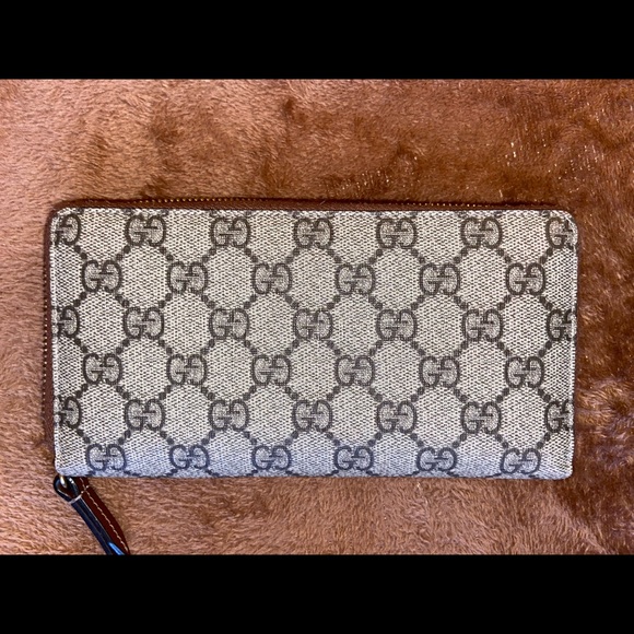 Authentic Gucci Wallet - Picture 2 of 11